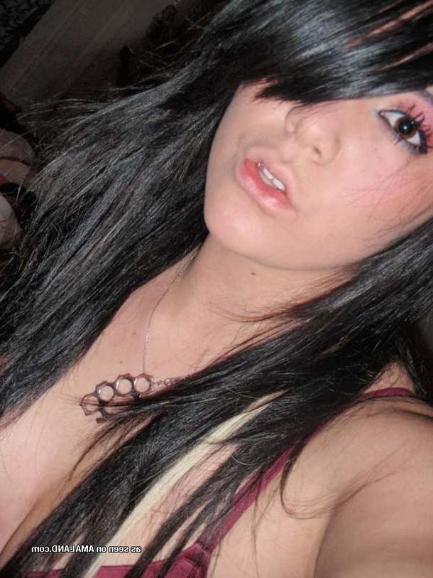 16P Amateur sexy punk chick camwhoring