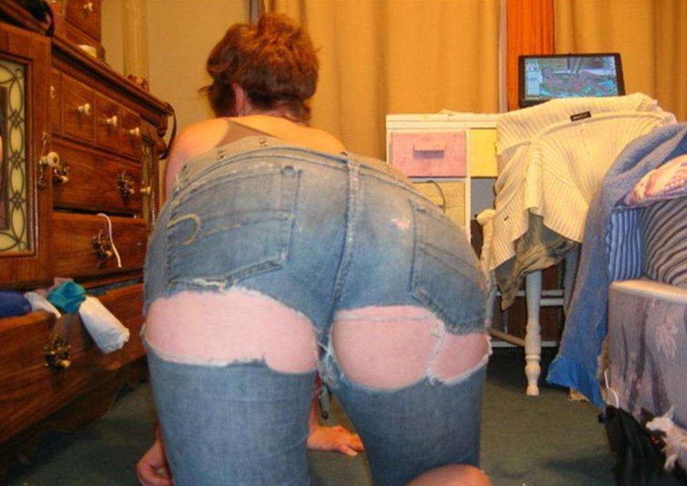 16P Sexy punk babe's naked selfpics