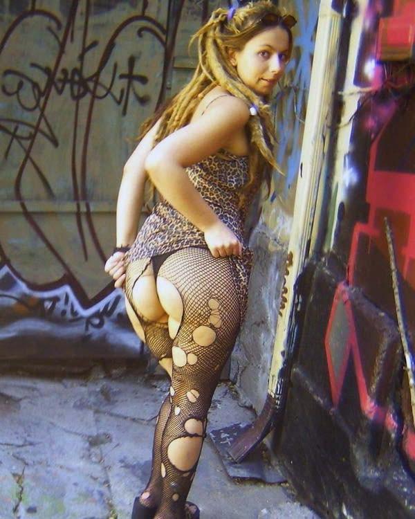 15P Sexy gorgeous wild punk babe