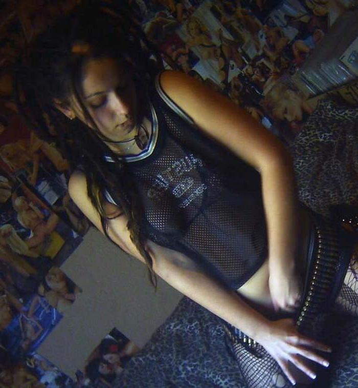 15P Sexy gorgeous wild punk babe