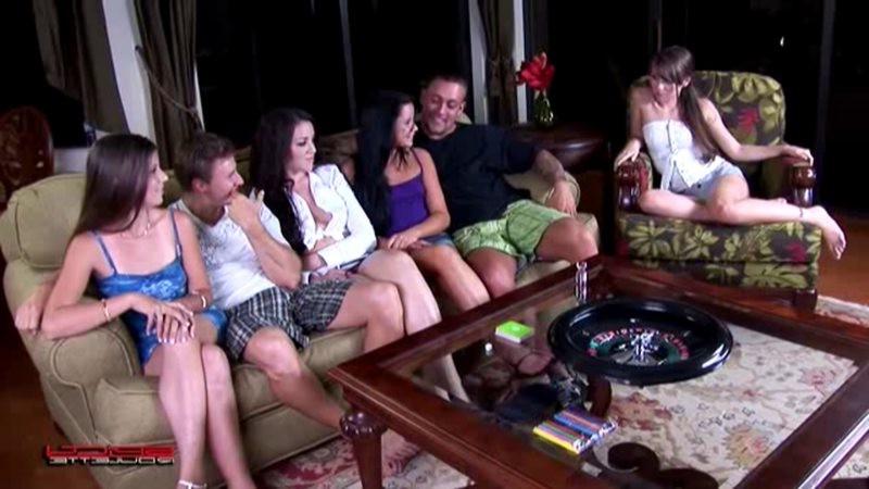 16P Tanner Mayes inviting her friends to play roulette