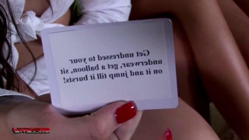 16P Tanner Mayes inviting her friends to play roulette