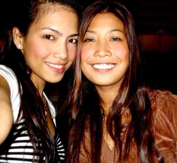 12P Lovely chinese chicks sucks a dick