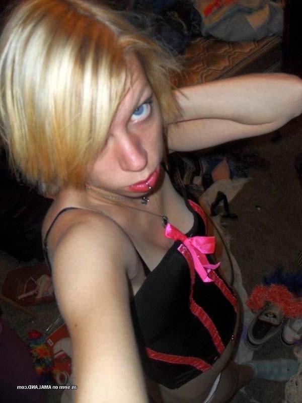 15P Sizzling hot cocksucking punk chick