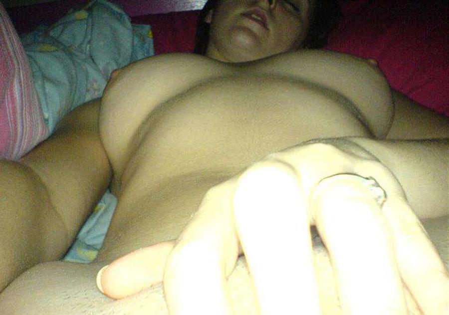 16P Nice and hot picture set of horny amateur chicks in pussy-play