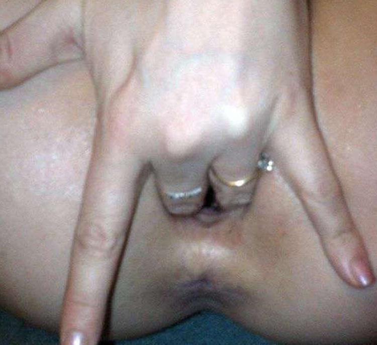 16P Nice and hot picture set of horny amateur chicks in pussy-play