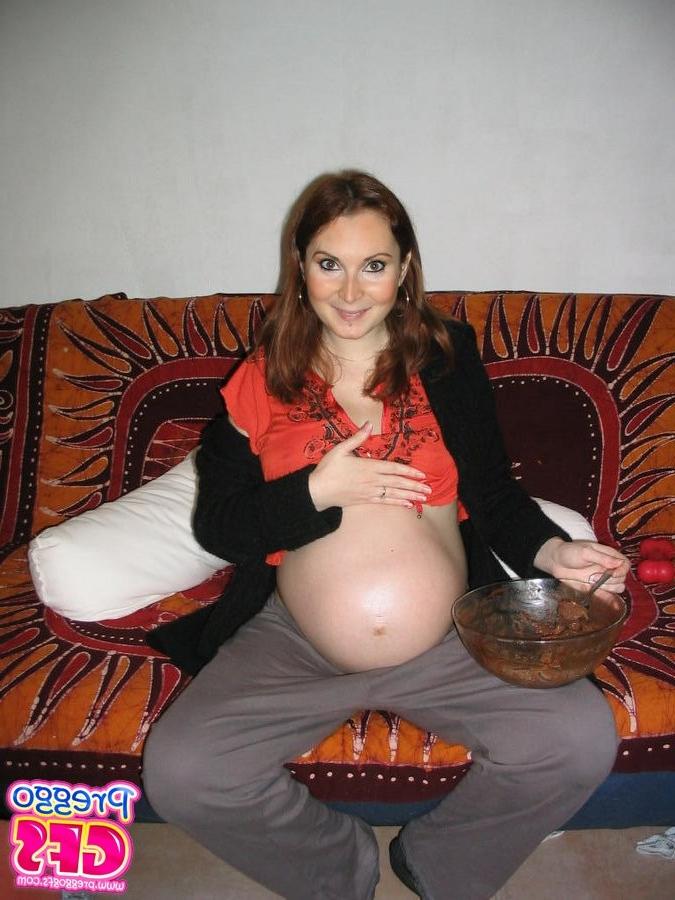 11P Pregnant Amateurs Flashing Bulging Preggo Bellies And Hairy Pussies Extreme Feti