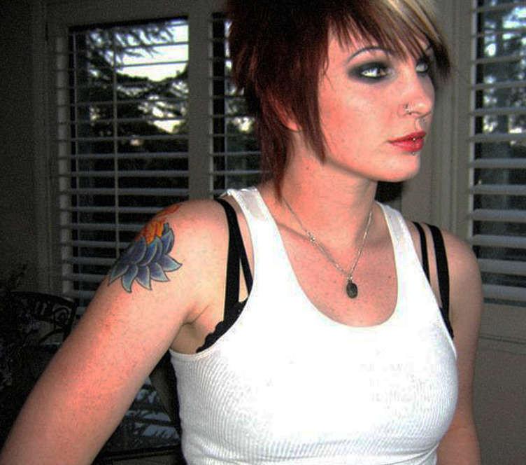16P Punk Arabella doing vanity shots