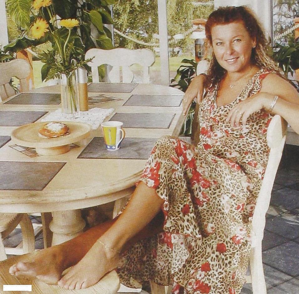 19P Mature Feet