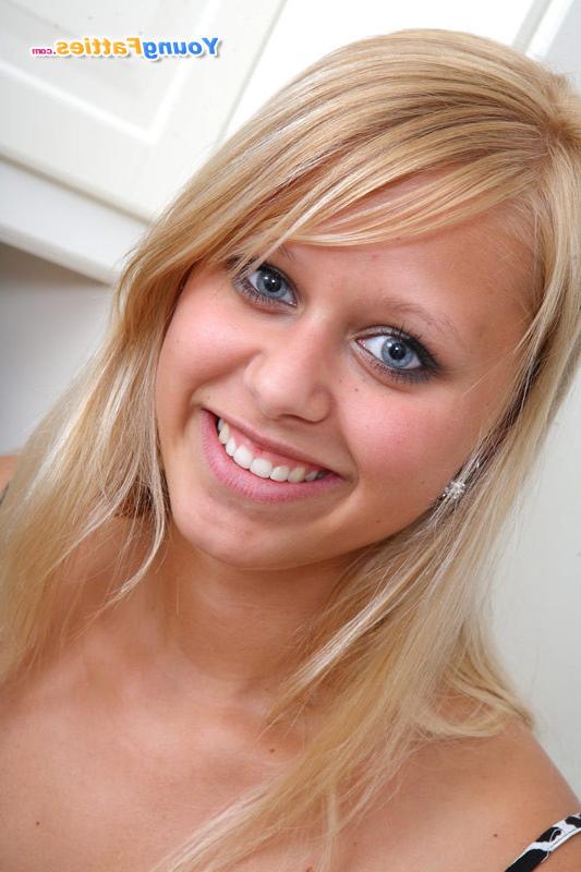 16P Super-hot young blond fatty masturbates in kitchen
