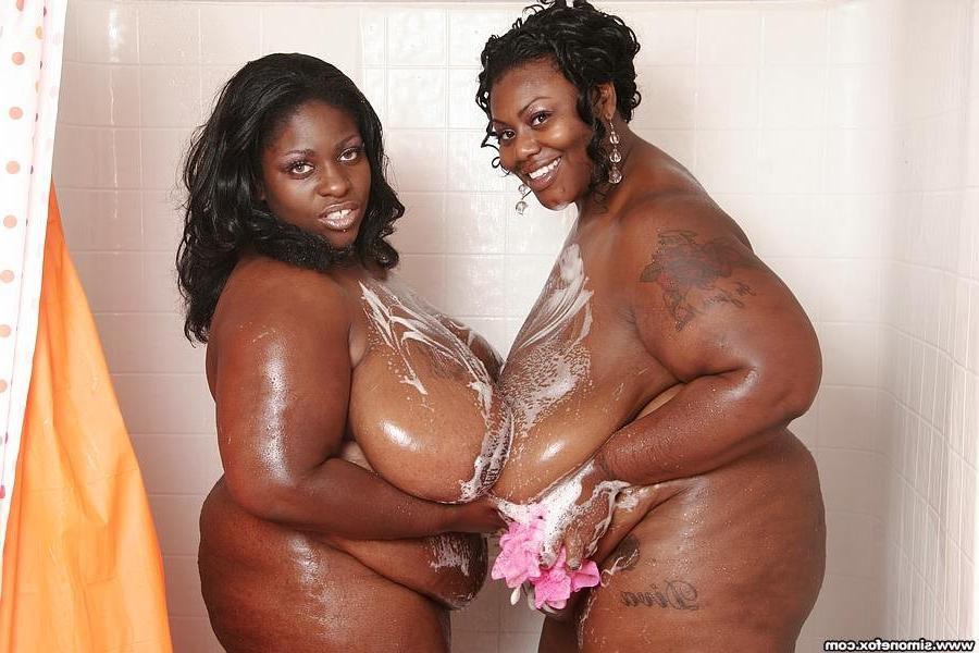 12P Simone Fox and Mz Diva Get Naked and Nasty