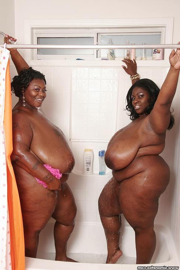 12P Simone Fox and Mz Diva Get Naked and Nasty