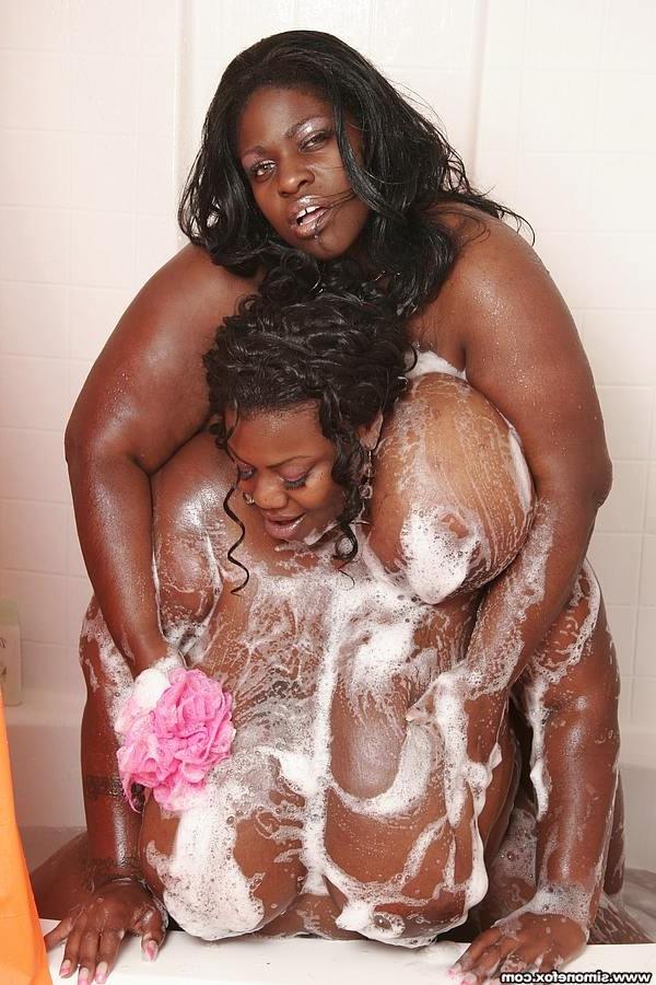 12P Simone Fox and Mz Diva Get Naked and Nasty