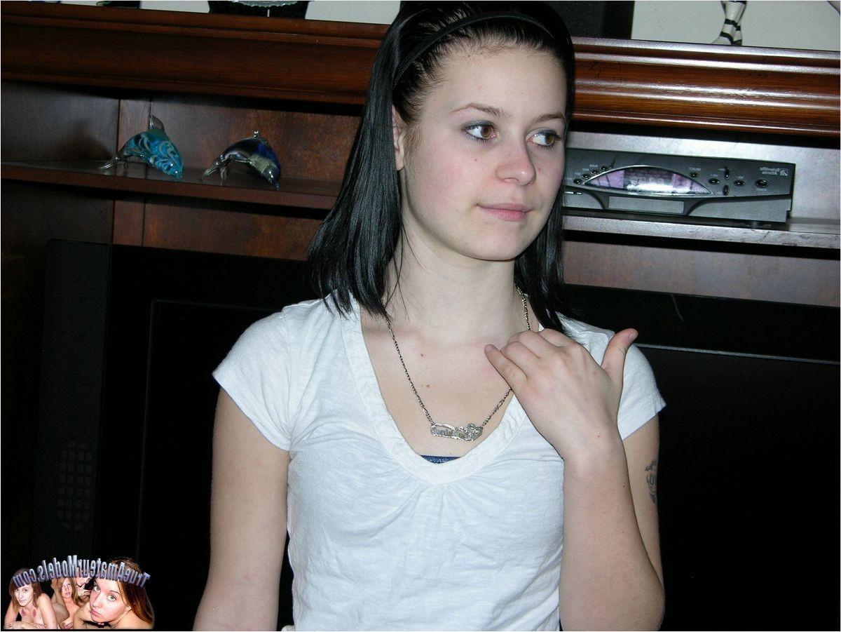 18P Amateur Kami spreading her legs and showing juicy figure