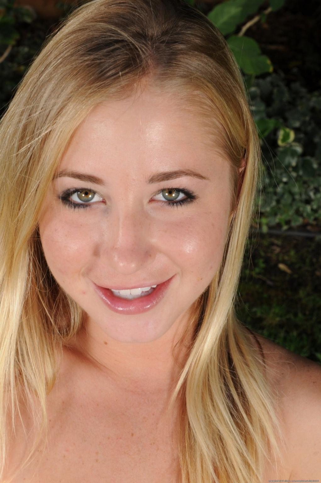 15P Amateur girl next door teen Casi James spread