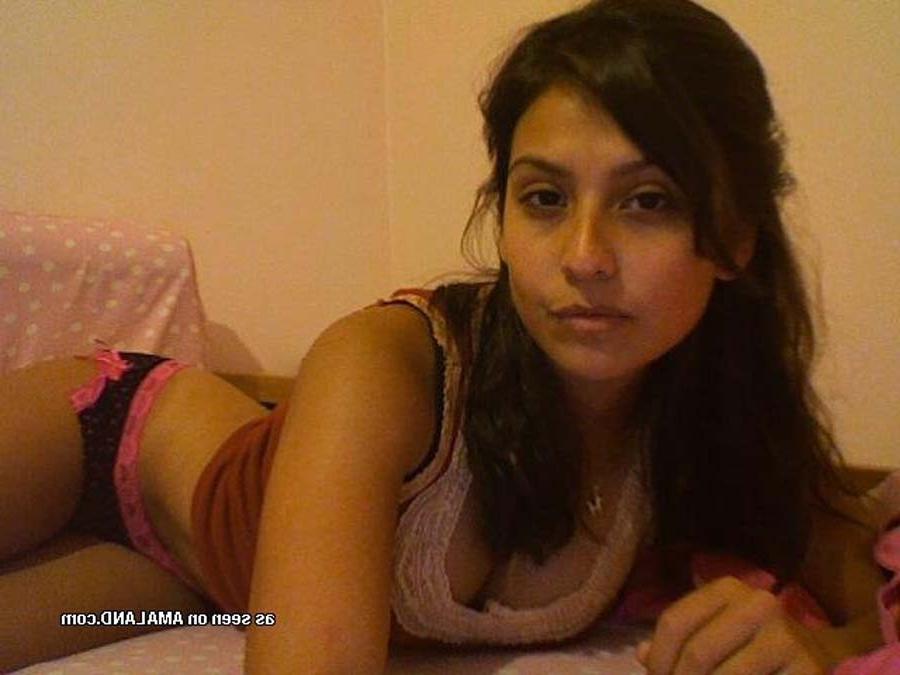 15P Latina hotties showing off their juicy asses