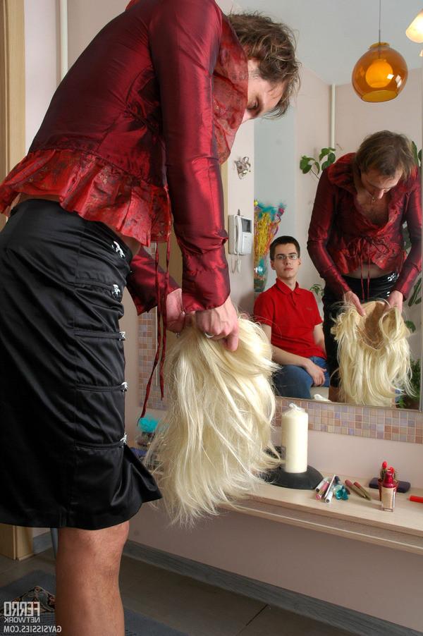 20P Nasty sissy fits on a wig and female clothes before getting his 