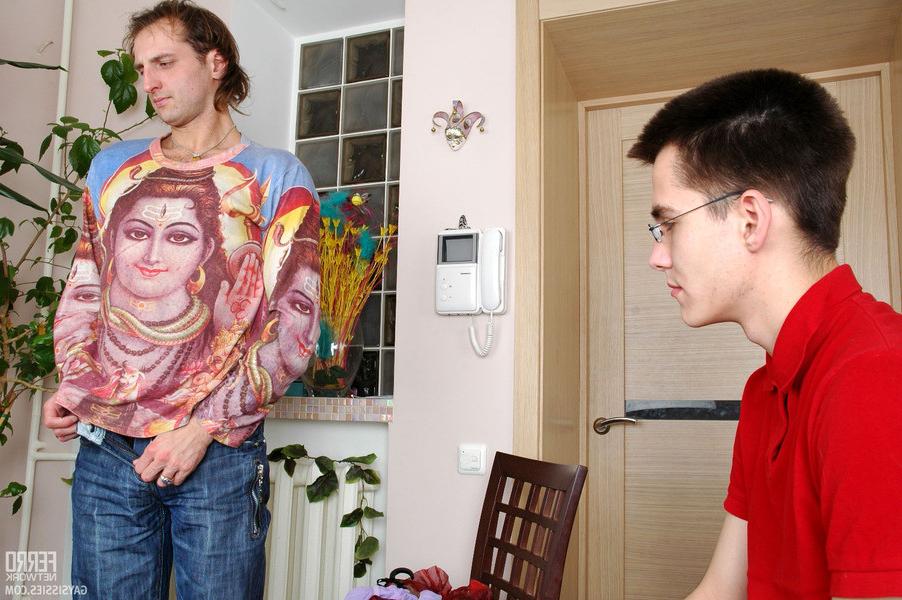20P Nasty sissy fits on a wig and female clothes before getting his 