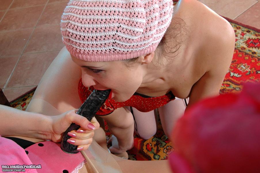 13P lesbians taking the most from thrusting assholes with strapon