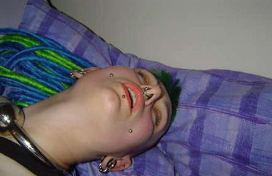 16P Pictures of a punk GF who got her ass stuffed