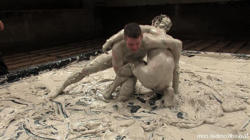 15P Young bucks fight naked in the mud