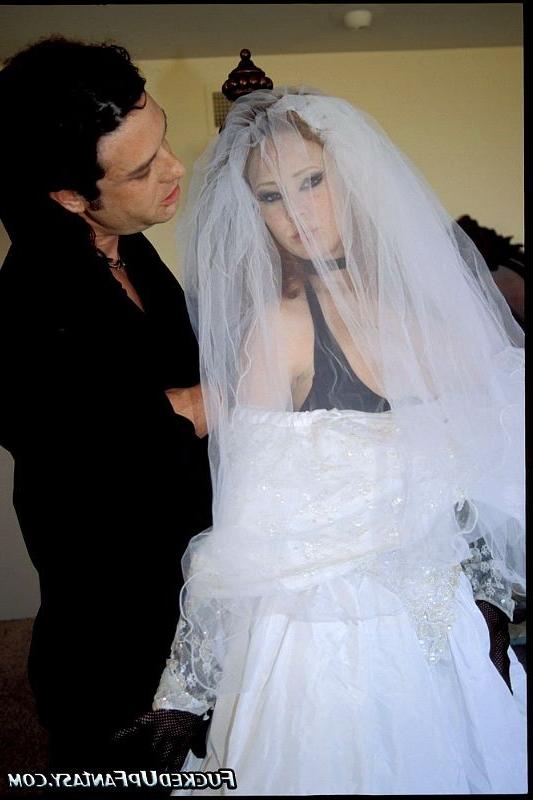 18P Bizarre bride gets double plunged by a guy and a toy