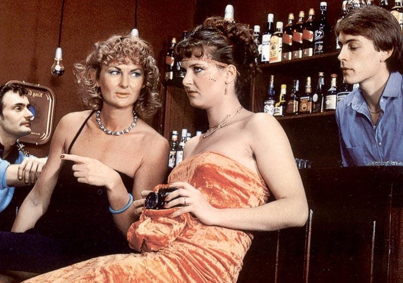 16P Two retro ladies shagged by three mob bosses