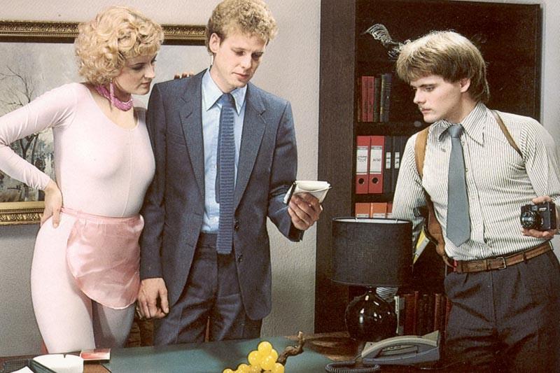16P Two retro ladies shagged by three mob bosses