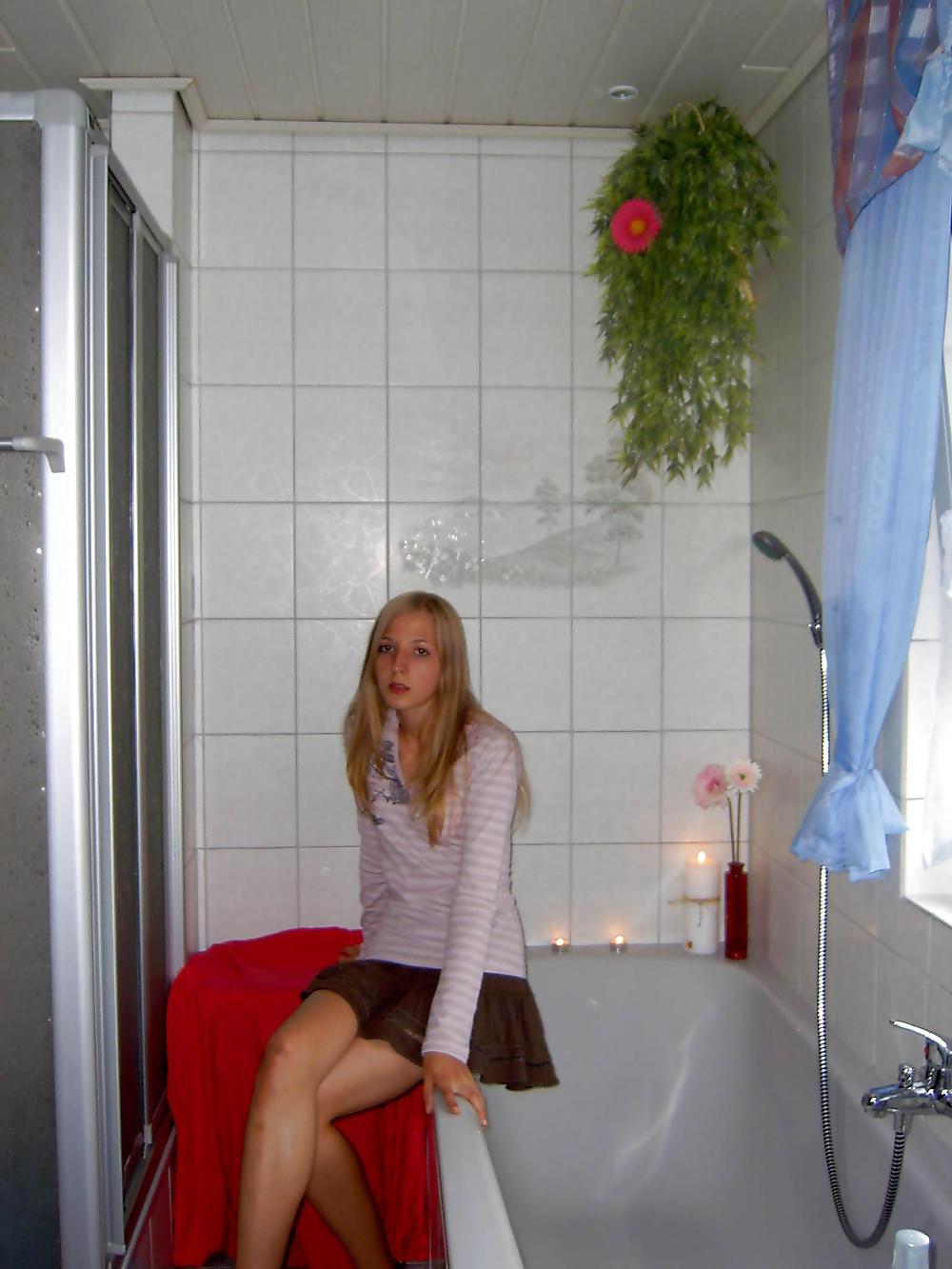 21P CUTE BLONDE GERMAN TEENY III