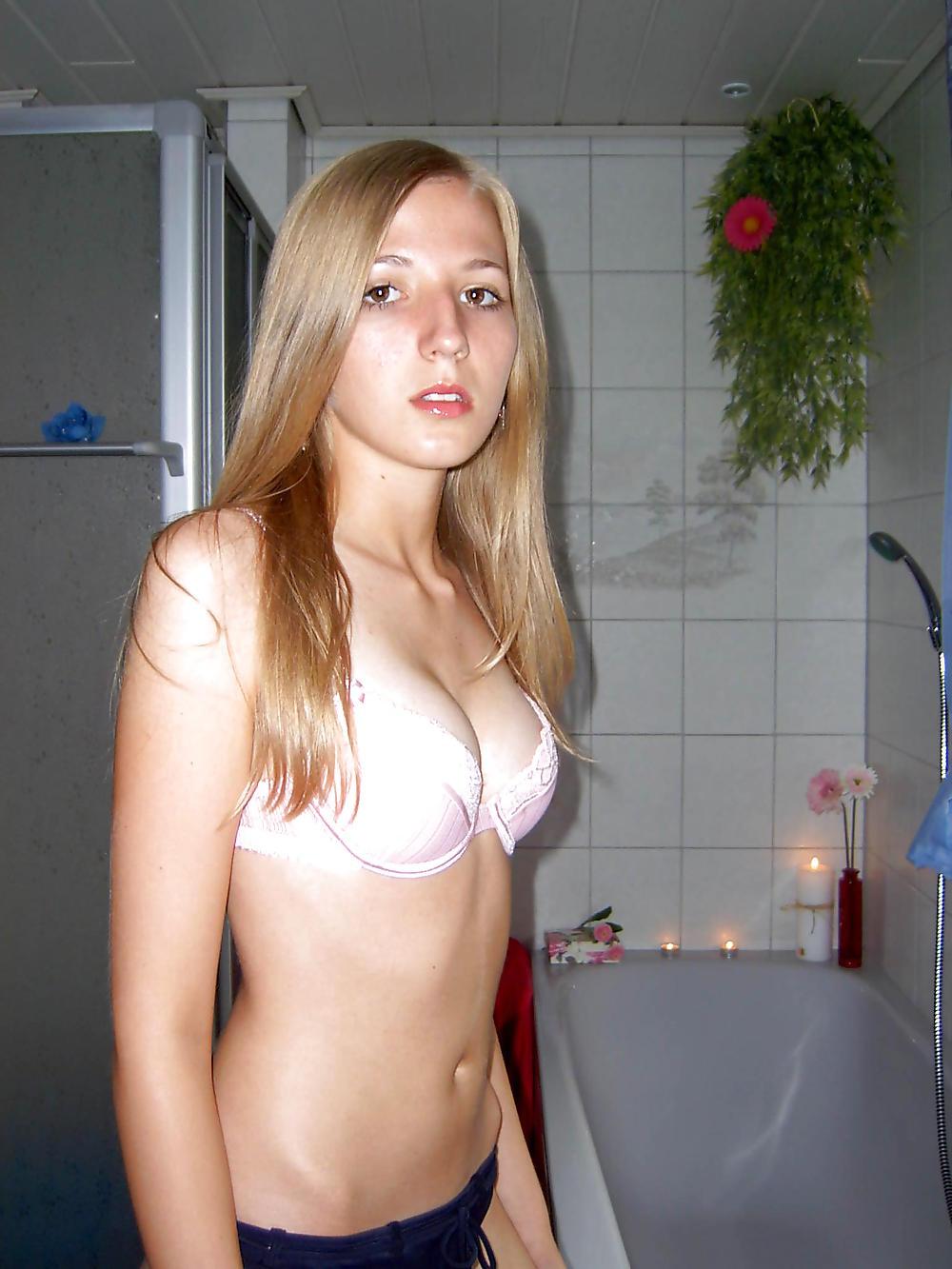 21P CUTE BLONDE GERMAN TEENY III