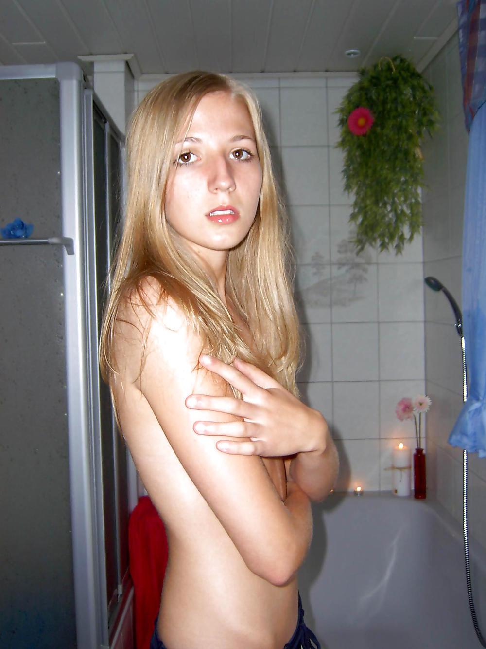 21P CUTE BLONDE GERMAN TEENY III