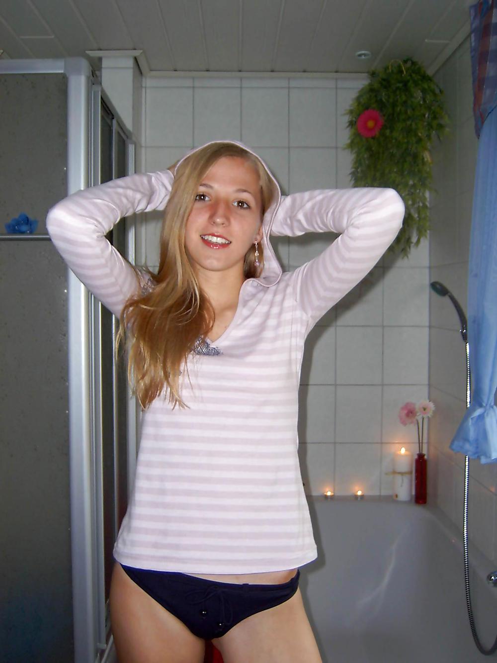 21P CUTE BLONDE GERMAN TEENY III
