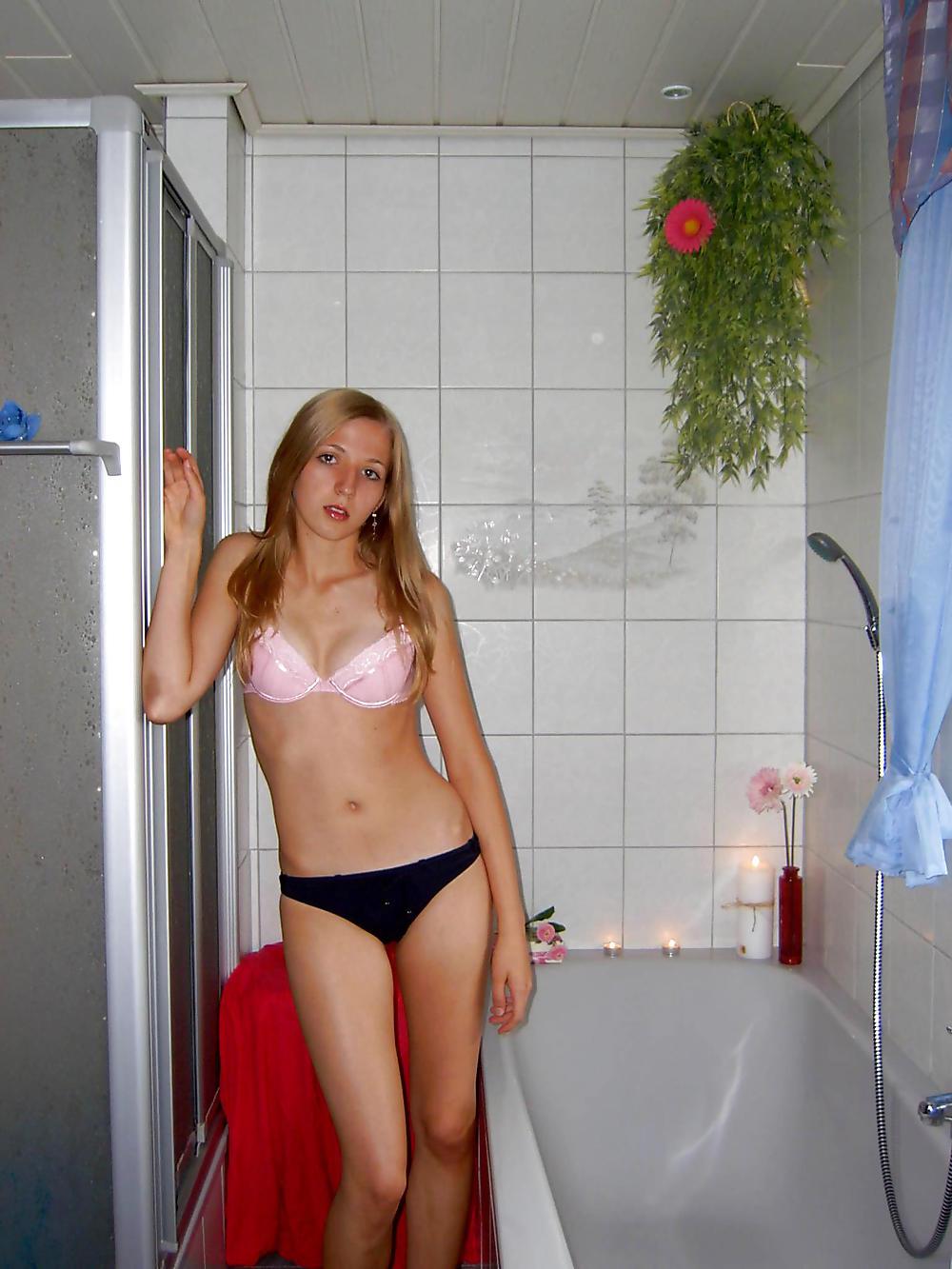 21P CUTE BLONDE GERMAN TEENY III