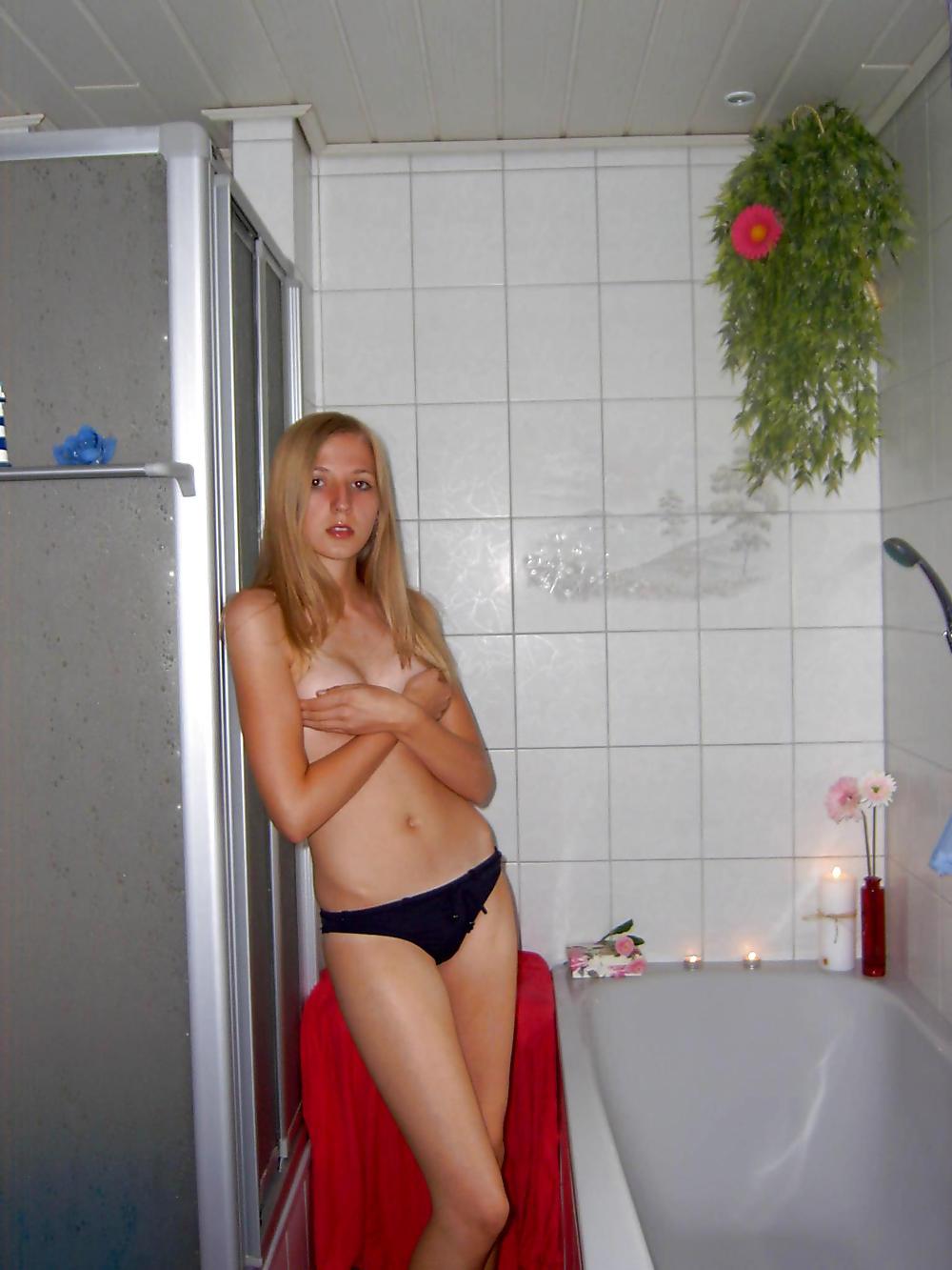 21P CUTE BLONDE GERMAN TEENY III