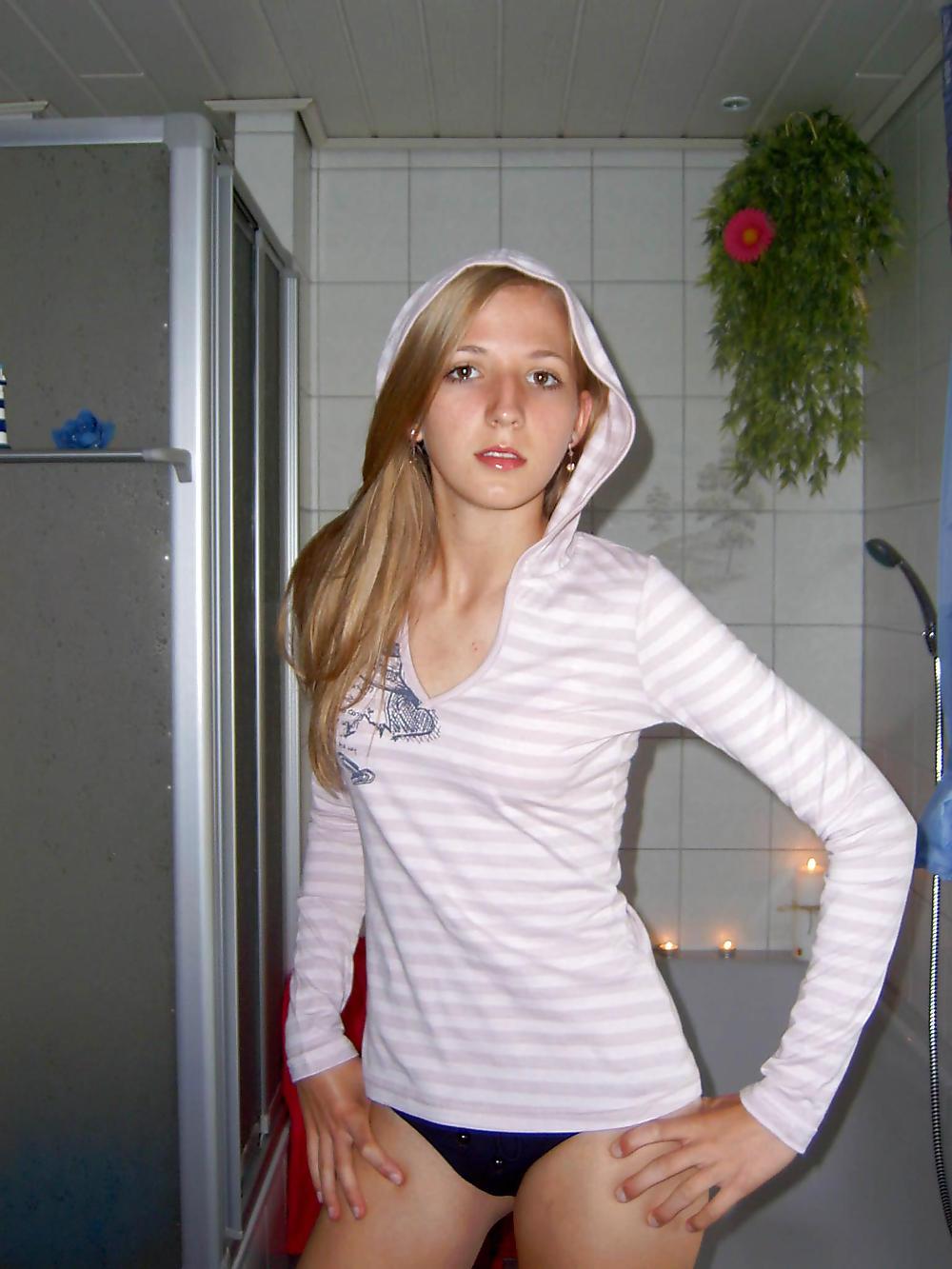 21P CUTE BLONDE GERMAN TEENY III