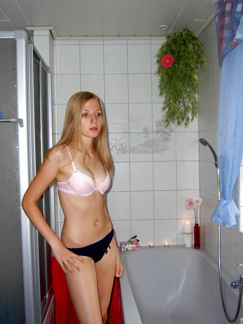 21P CUTE BLONDE GERMAN TEENY III