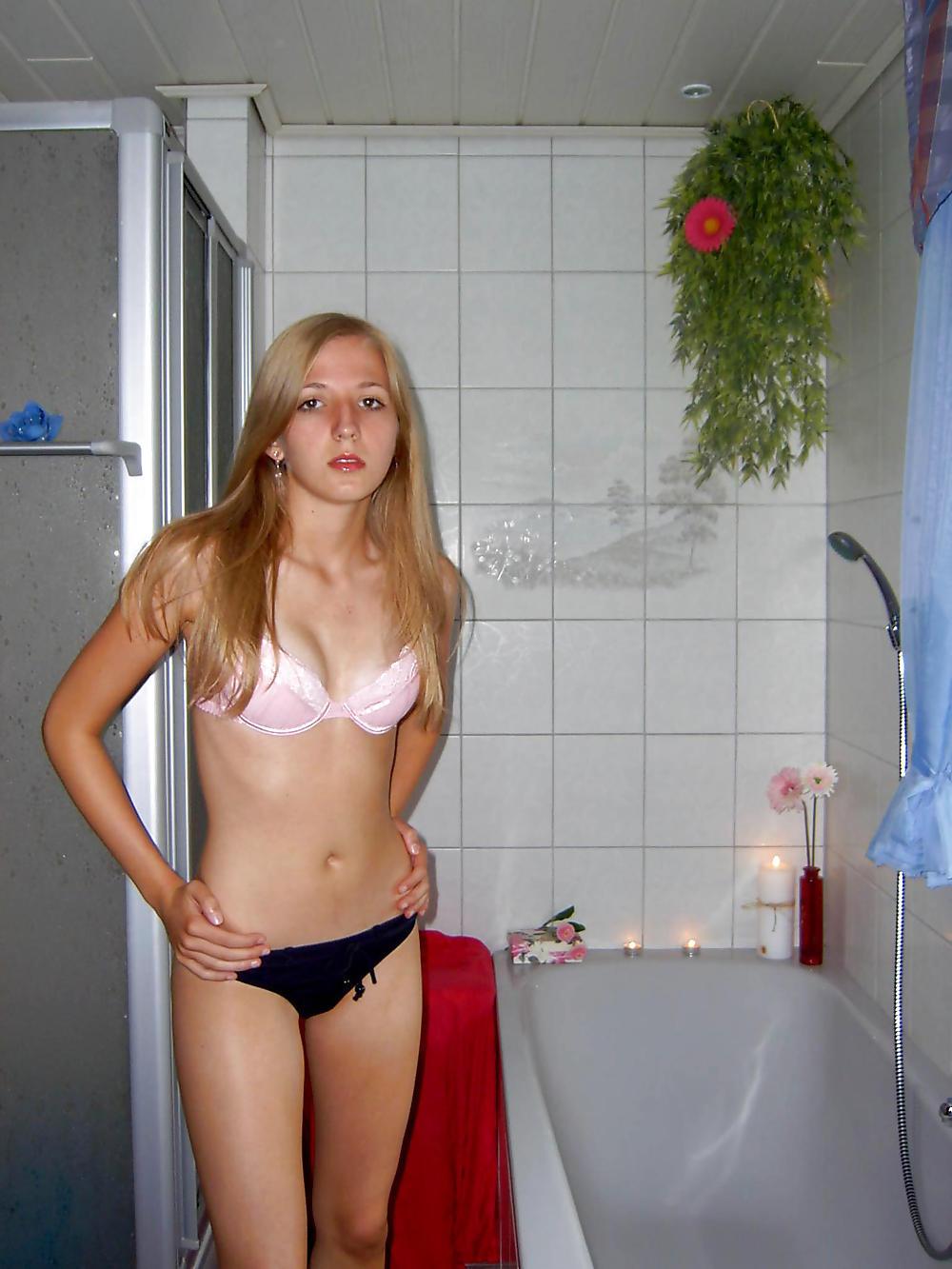 21P CUTE BLONDE GERMAN TEENY III