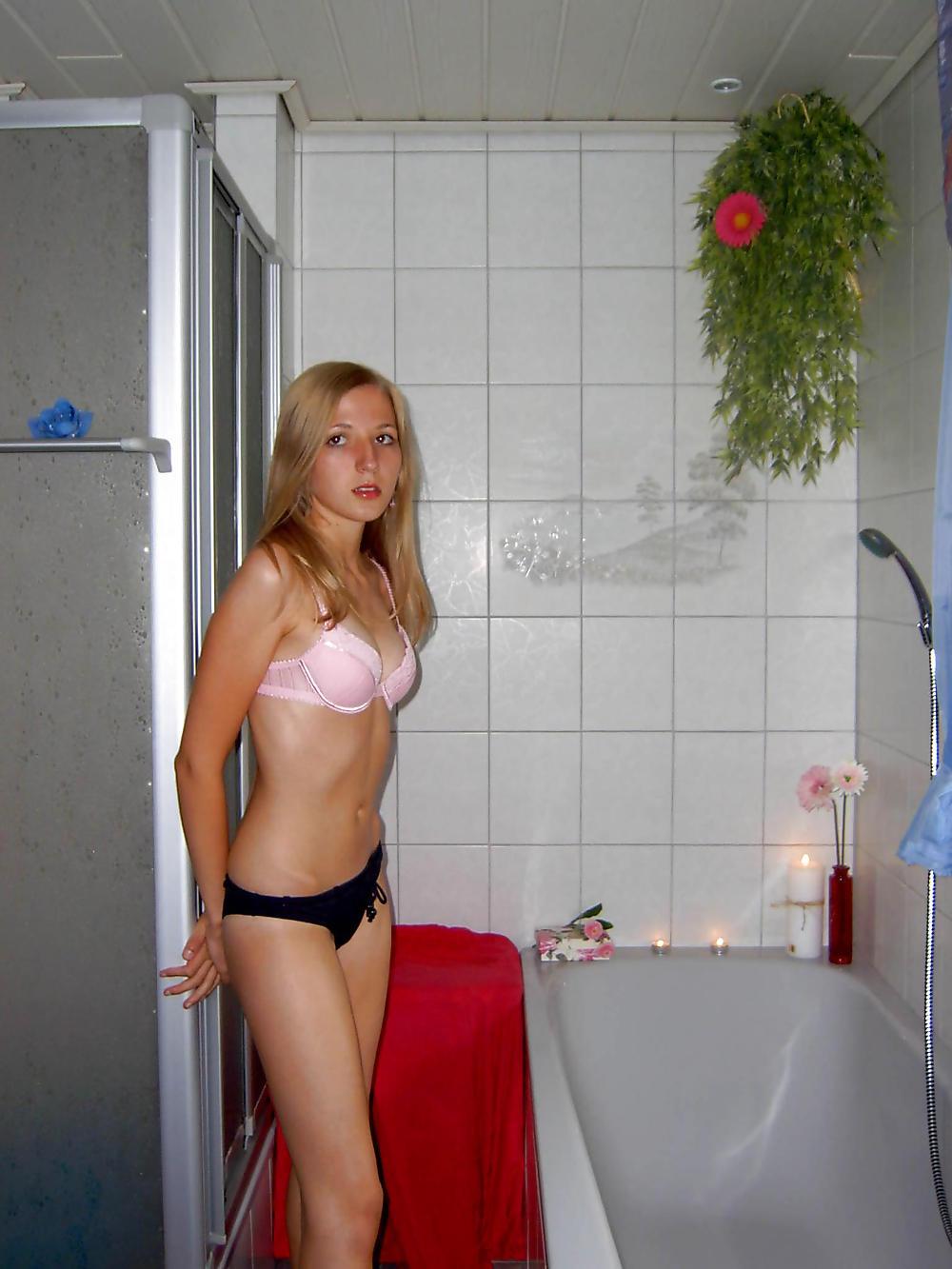 21P CUTE BLONDE GERMAN TEENY III