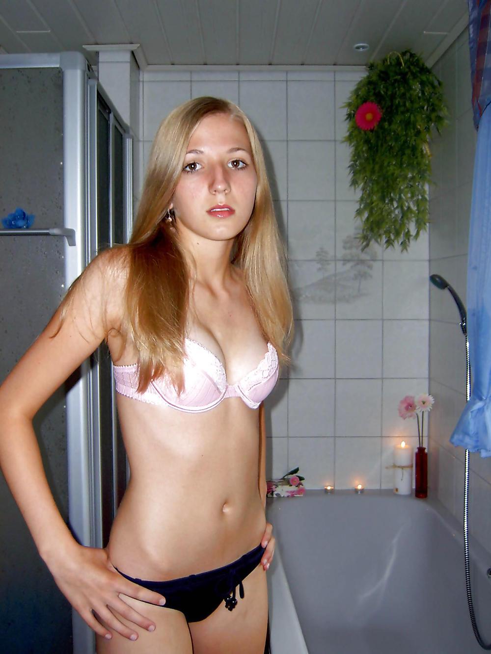21P CUTE BLONDE GERMAN TEENY III