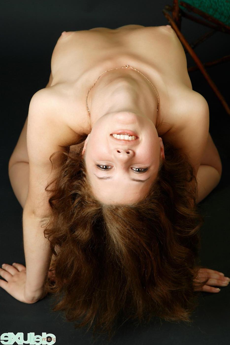 16P Beautiful flexible teen model