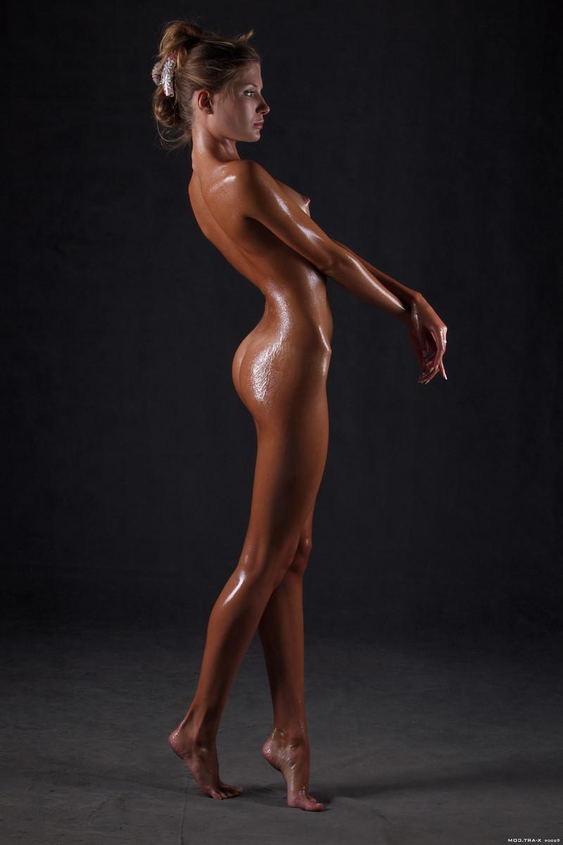 16P Beautiful oiled up model