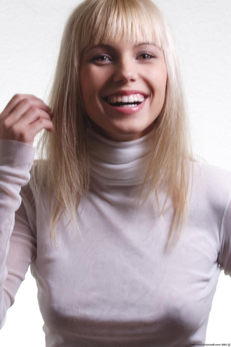 16P Beautiful teen model naked
