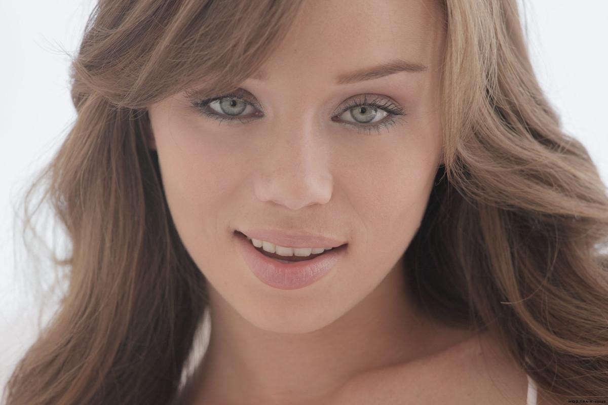 16P Beautiful teen model naked