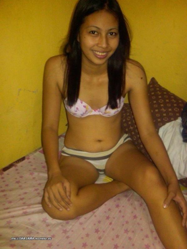 10P Collection of a horny Filipina stripping naked for her lover
