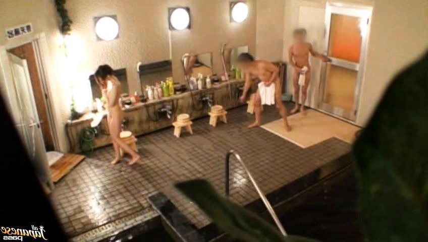 16P Kinky Jap girl fucked in public