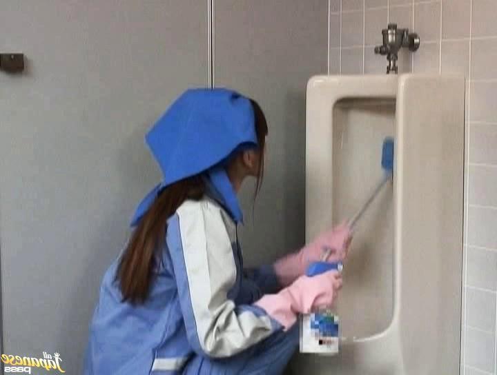 16P Kinky Jap girl fucked in public