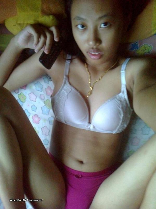10P Horny Asian chick posing naked and spreading