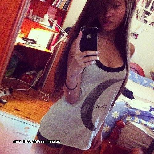 10P Collection of self-shooting Asian babes in sexy clothes