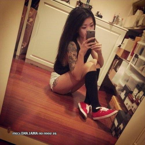 10P Collection of self-shooting Asian babes in sexy clothes