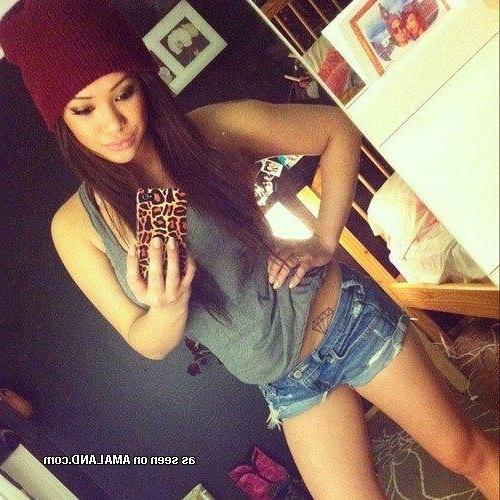 10P Collection of self-shooting Asian babes in sexy clothes